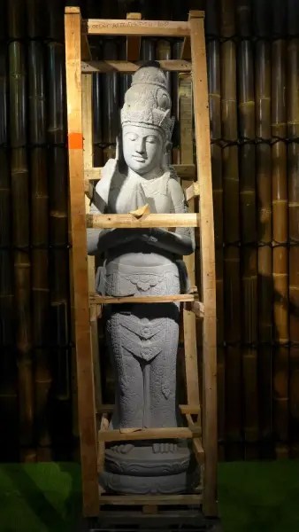 Product image 1 of the product “Standing Sri Dewi, Folded hands and Turning the wheels models, sizes 160cm and 175cm, Natural finish Folded hands (A) | 160 cm”
